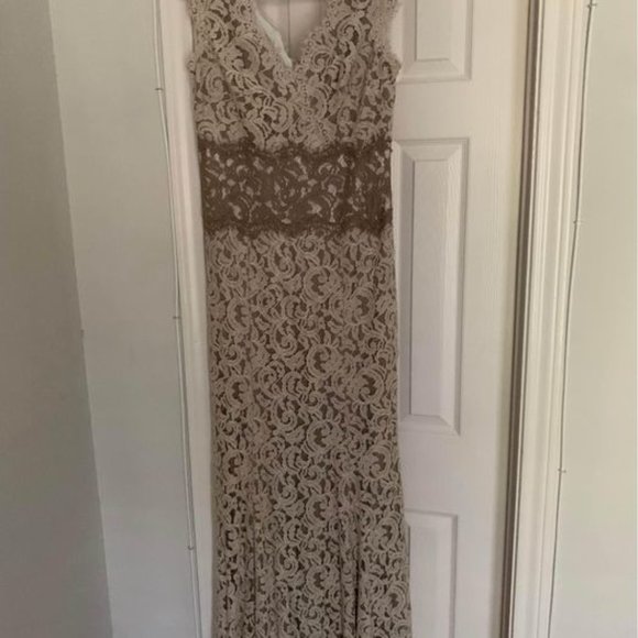 Tadashi Shoji long gown lace, Mother of Bride, Size 10 - Picture 3 of 3